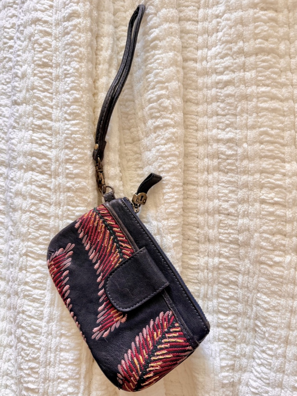 Fossil Leather Embroidered Wristlet Wallet Boho Feather Stitch Small Clutch